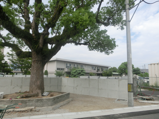 中学校　加古川中学校（中学校）まで1995m