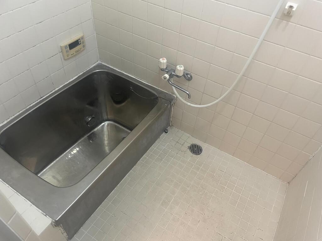 バス・シャワールーム　まだまだ新しいお風呂です。