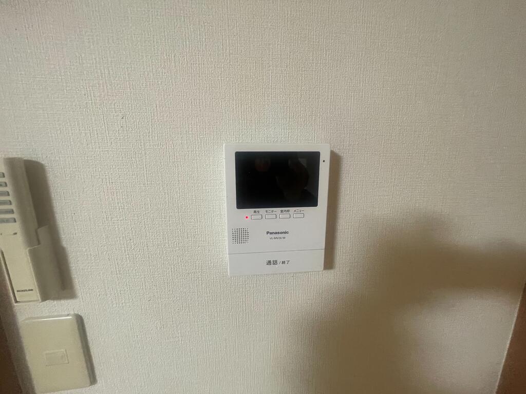 セキュリティ　知らない訪問者にTVモニターで確認