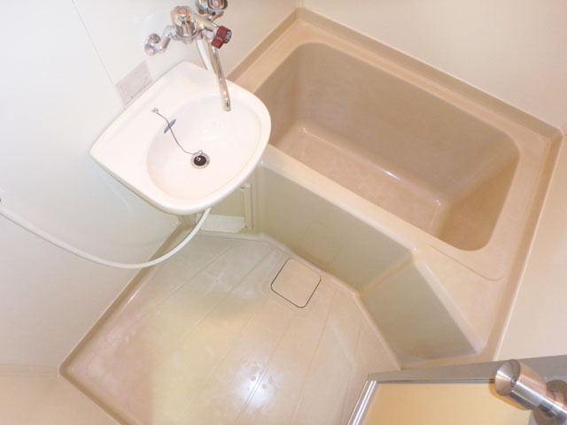 バス・シャワールーム　洗面台がある浴室です