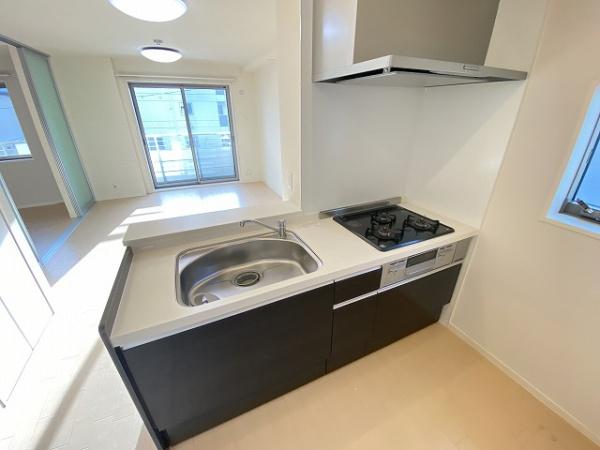 キッチン　３口コンロ付きシステムキッチン！