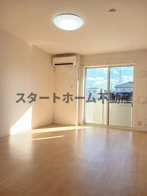 居室・リビング　こちらのリビングで趣味の時間をお楽しみください