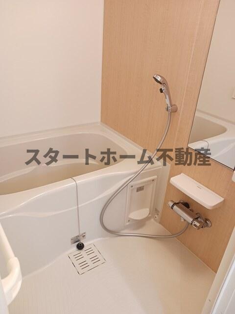 バス・シャワールーム　コンパクトで使いやすいお風呂です