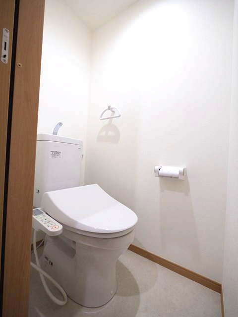トイレ　温水洗浄便座付！