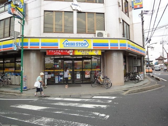 コンビニ　ミニストップ（コンビニ）まで550m