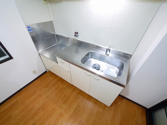 キッチン　コンパクトなキッチンで掃除もラクラク