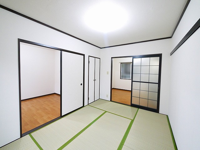 その他部屋・スペース　開放的な寝室です