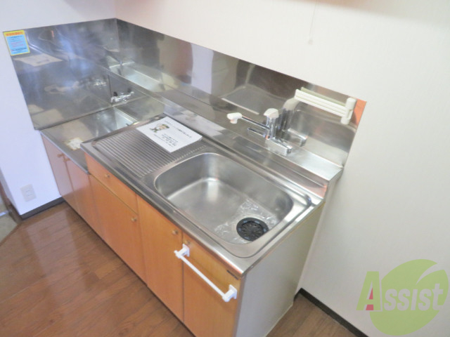 キッチン　キッチンはこちら広々として使いっそうですね