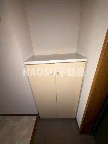 玄関　収納もある玄関です