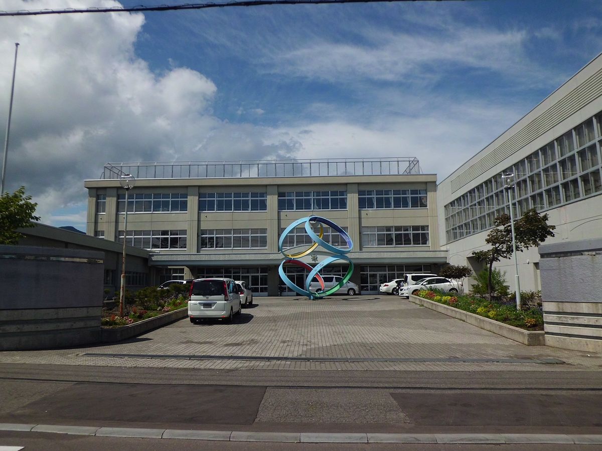 中学校　札幌市立手稲東中学校（中学校）まで480m