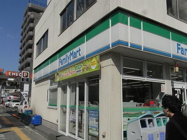 コンビニ　ファミリーマート（コンビニ）まで80m