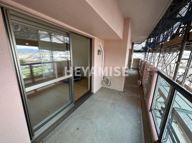 バルコニー　※室内画像は別号室のもの。