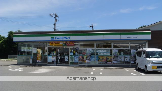 コンビニ　ファミリーマート知多長浦インター店（コンビニ）まで613m