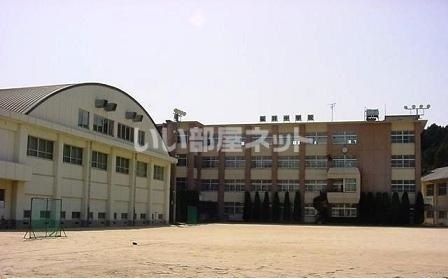 中学校　今治市立桜井中学校（中学校）まで921m