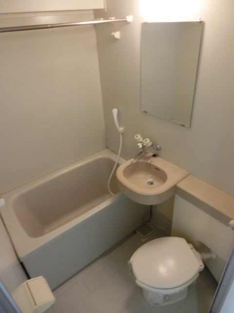 バス・シャワールーム　お手入れしやすいバスルーム。