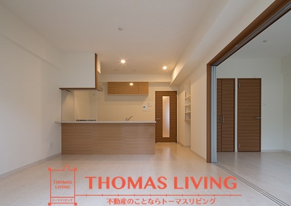 居室・リビング　人口大理石の大きなキッチンが大人気です。