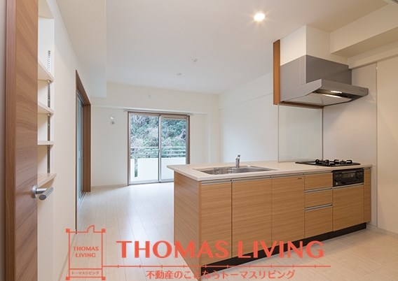 キッチン　人口大理石の大きなキッチンが大人気です。