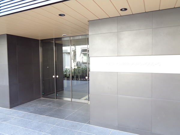 エントランス　ゆとりのあるエントランスです