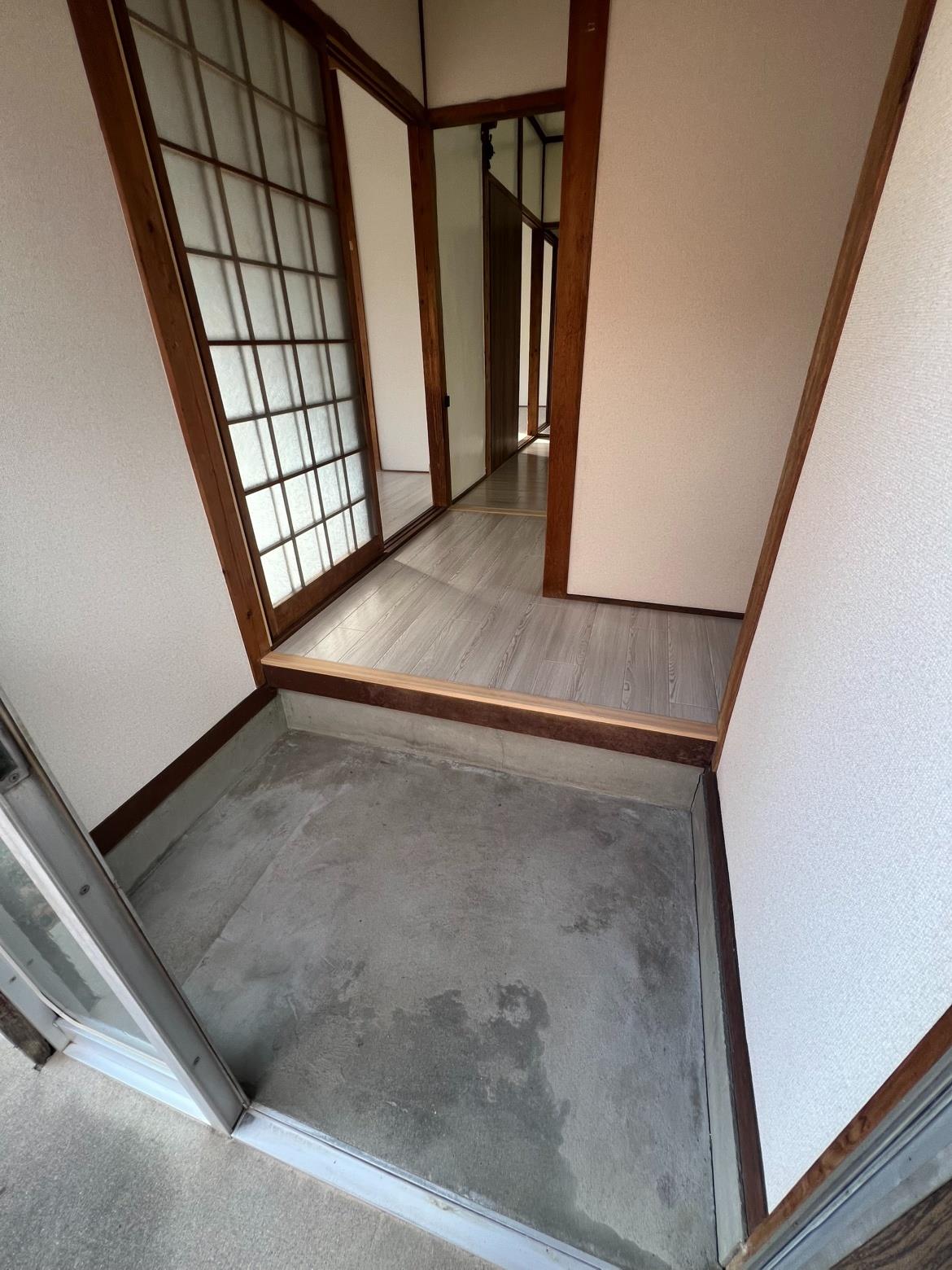 玄関　玄関です。