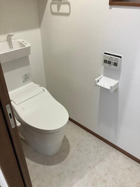 トイレ　温水洗浄便座?