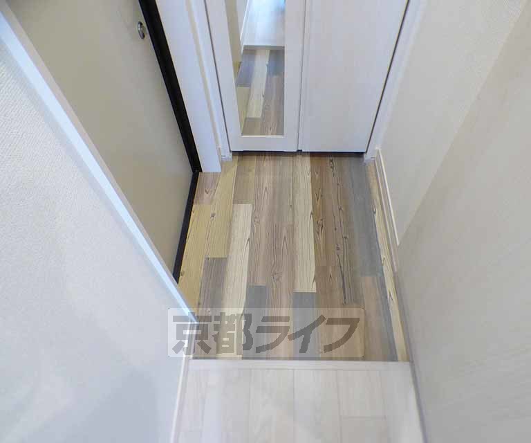 玄関　新築物件でとてもきれいな部屋です。