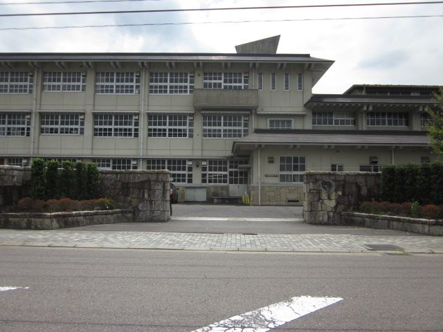 中学校　岐阜市立東長良中学校（中学校）まで1933m
