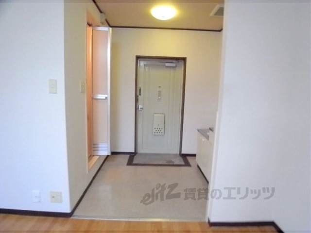 その他部屋・スペース　部屋からキッチンは程よい距離感です。