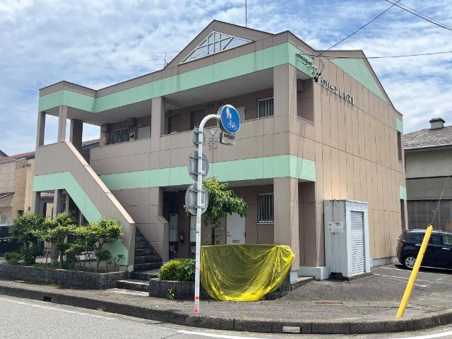 エントランス　外観写真（昼）