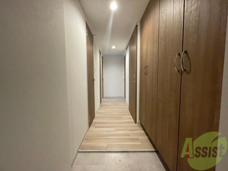 玄関　玄関です。ご覧の通り広々としていますね。