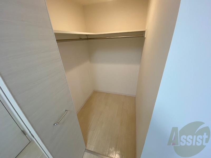 収納　クローゼットは奥行きもあり、荷物が多い方でも安心です。