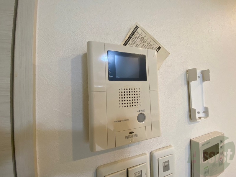 セキュリティ　ＴＶモニター付インターホンです。来客者の顔が見えるので安心！