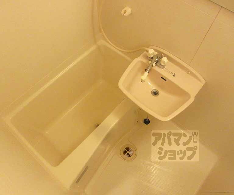 バス・シャワールーム　湯船が広いのでゆったり浸かれます！