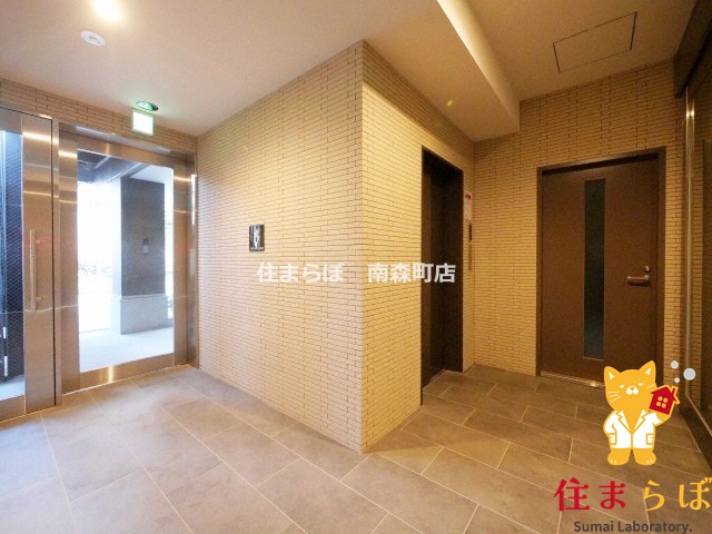 エントランス　「暮らしの設計図は、ここから始まります。」