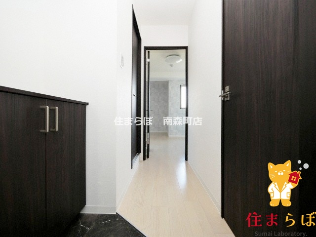 玄関　「気になったら、LINEで気軽に相談できますよ。」