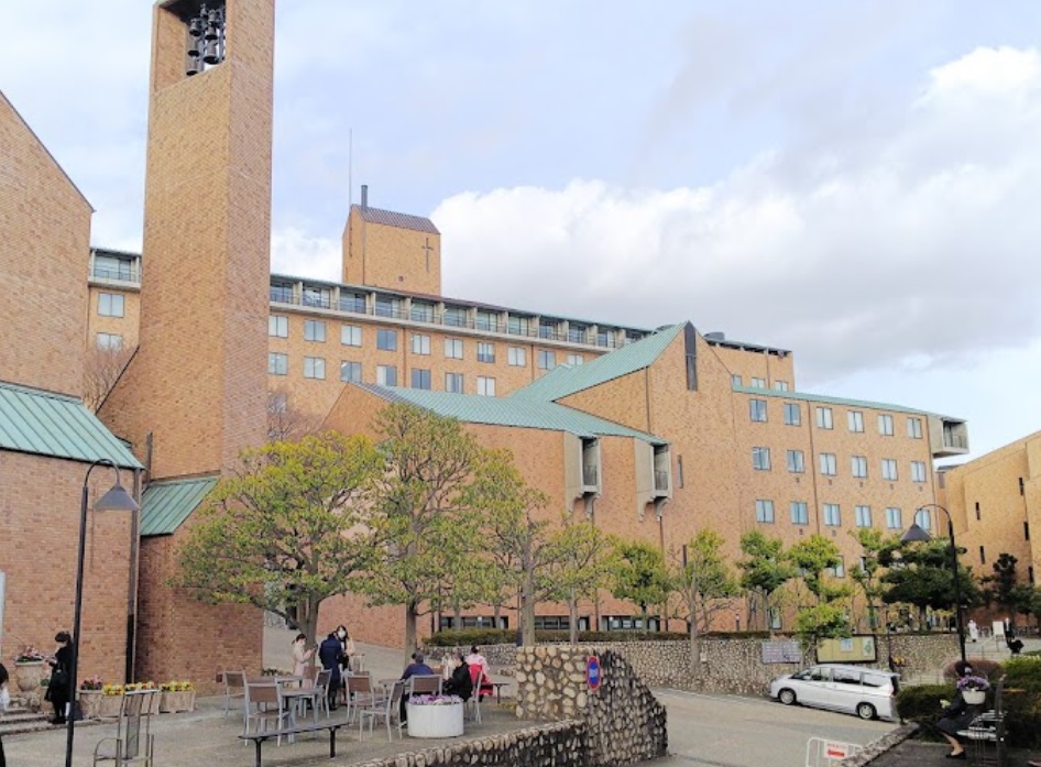 大学・短大　神戸松蔭女子学院大学（大学・短大）まで2018m