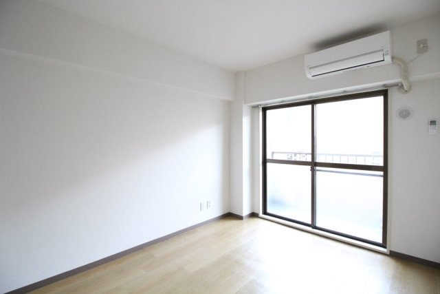 居室・リビング　スタンダードな洋室です