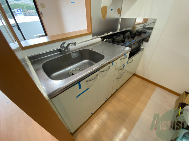 キッチン　キッチンはこんなに広いです。使い勝手が良さそうですね。