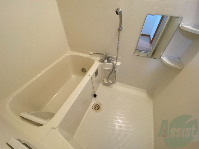 バス・シャワールーム　追い焚き機能付きですのでいつでも温かいお風呂に入れます。