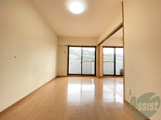 その他部屋・スペース　陽がたくさん入ってきて毎朝の目覚めが良くなりそうな寝室です。