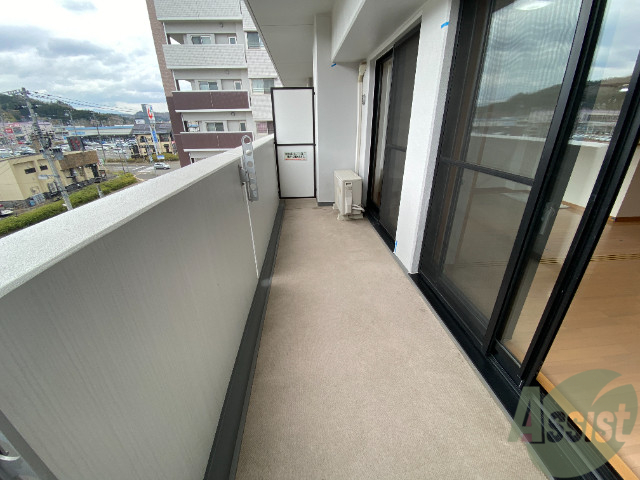 バルコニー　バルコニーはこちらです。広いのでのびのびと作業ができますね