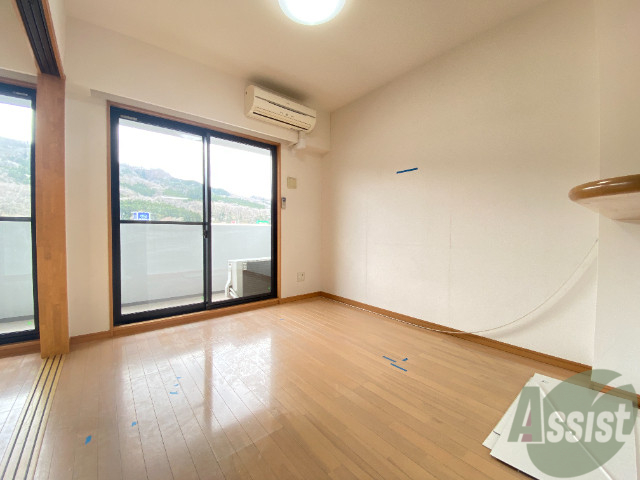 居室・リビング　リビングはこんな感じです。家具もたくさん置けそうな広さですよ