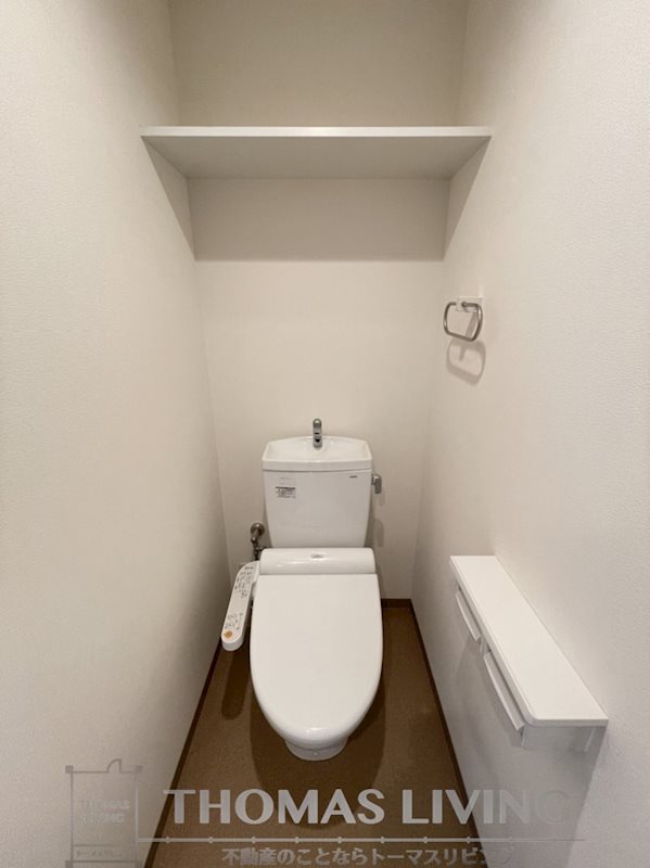 トイレ　※別号室の参考写真になります。