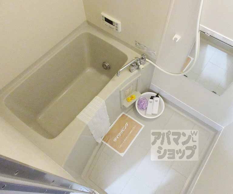 バス・シャワールーム　ゆったり広めのお風呂です。