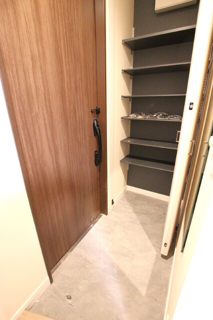 玄関　※建築中の写真です