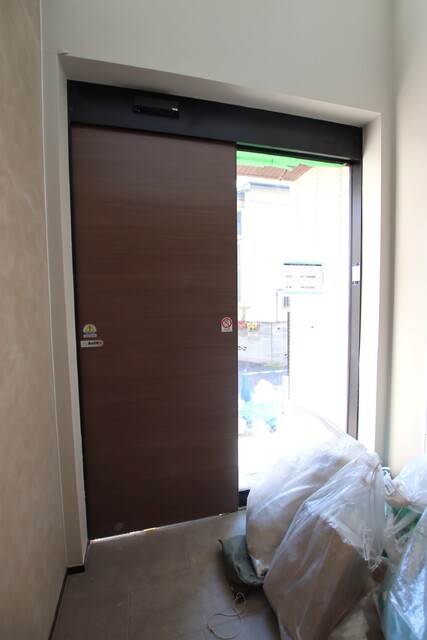 エントランス　※建築中の写真です