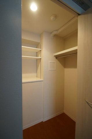 収納　たっぷりと収納ができる「ウォークインクローゼット」です。