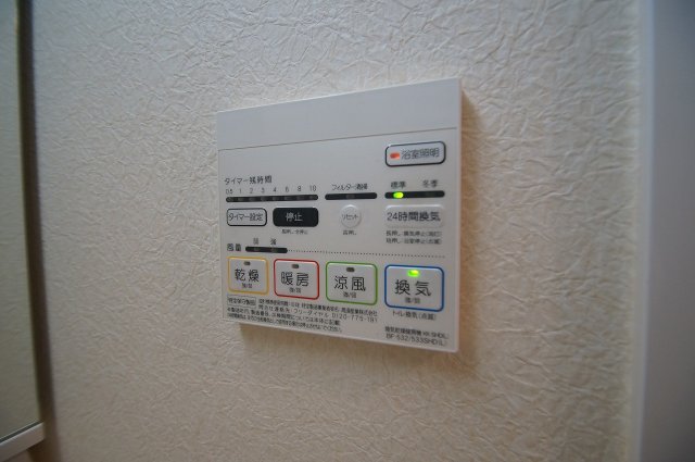 その他設備　雨の日のお洗濯に便利な「浴室換気乾燥機」です。