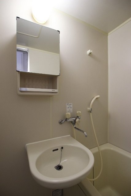 洗面設備　同物件別号室です。