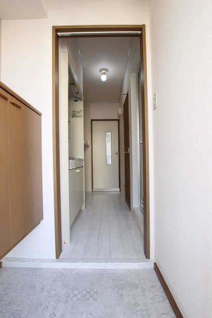 玄関　同物件別号室です。