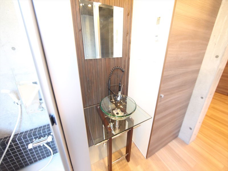 洗面設備　脱衣所　オシャレな独立洗面台